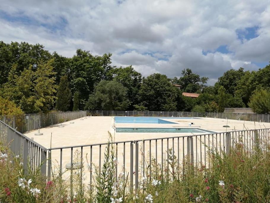 Le Soleil D Eugenie Appartement Dans Residence Avec Piscine Commune Pres De Carcassonne Olonzac 외부 사진
