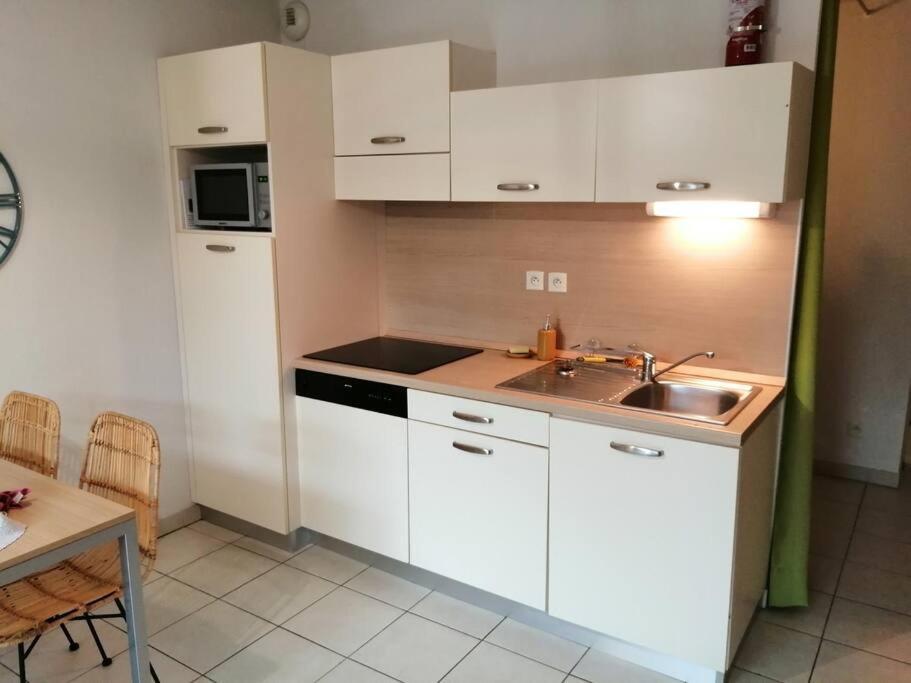 Le Soleil D Eugenie Appartement Dans Residence Avec Piscine Commune Pres De Carcassonne Olonzac 외부 사진
