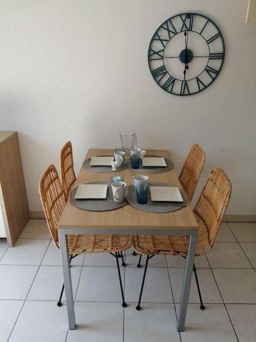 Le Soleil D Eugenie Appartement Dans Residence Avec Piscine Commune Pres De Carcassonne Olonzac 외부 사진